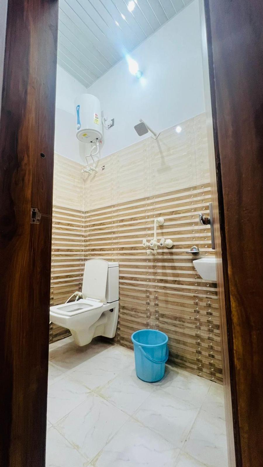 Hotel Rudra Inn , Near Railway And Bus Station , Shree Krishna Janambhoomi At 6 Min Distance , Free Parking Mathura Exterior foto