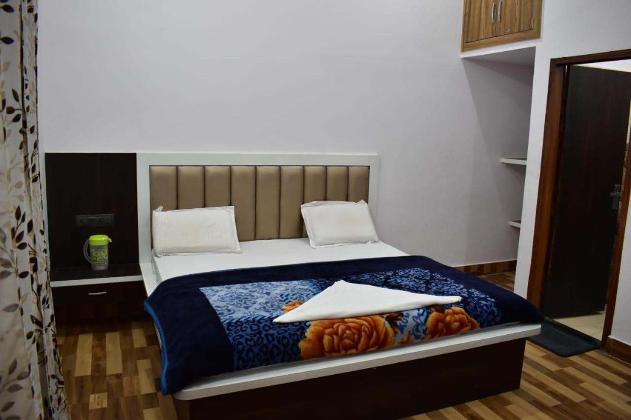 Hotel Rudra Inn , Near Railway And Bus Station , Shree Krishna Janambhoomi At 6 Min Distance , Free Parking Mathura Exterior foto